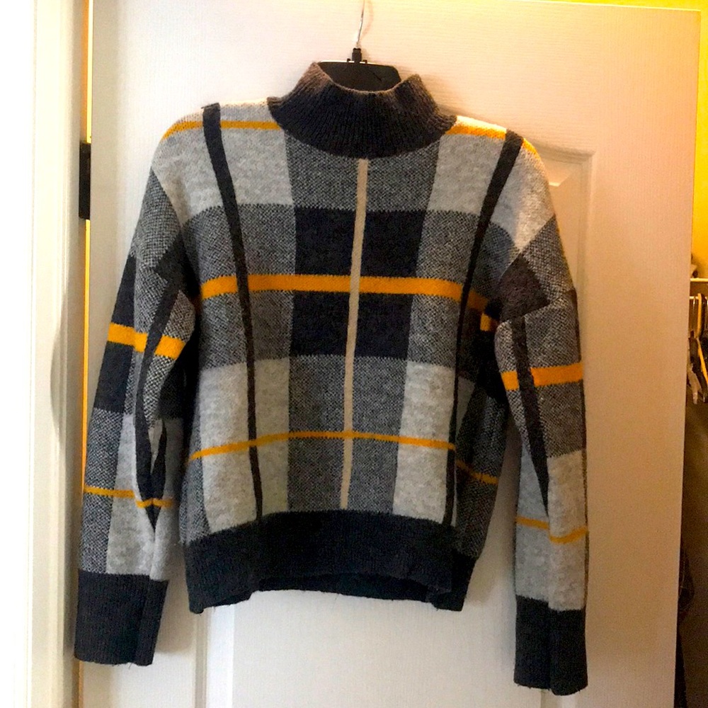 Grey/mustard sweater
